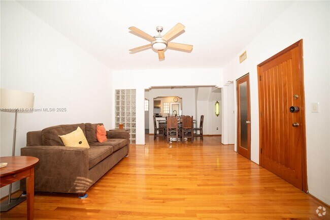 Building Photo - 1145 Meridian Ave Unit 9 Rental