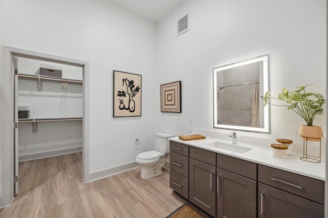 Photo - Move-In Special: 4–6 Weeks Free Unit ASH