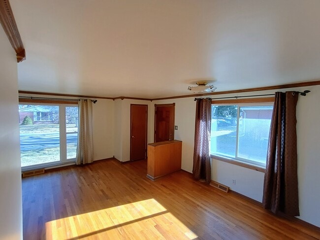 Photo - 235 Hemlock St