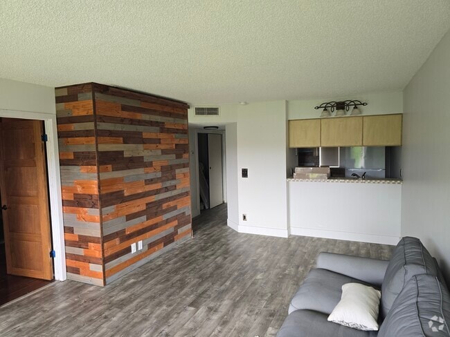 Building Photo - 10014 Twin Lakes Dr Unit 6D Rental