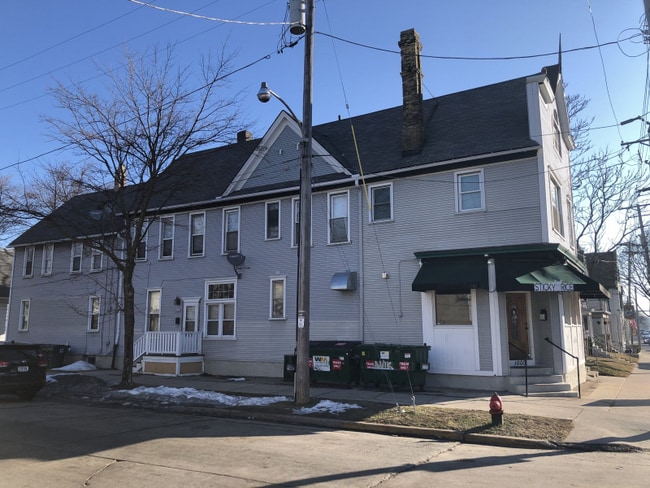 Building Photo - 1000 E Locust St Unit 3 Rental