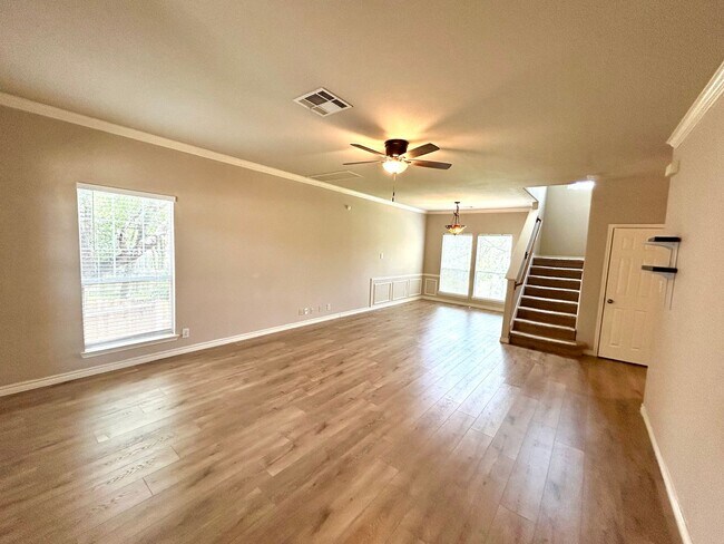 Photo - *MOVE IN SPECIAL* Charming 3BD/2.5BA With Deck — Loop 1604 & Potranco!