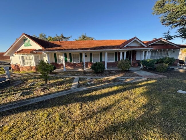 Building Photo - Charming spacious Evergreen farmhouse with large parking area