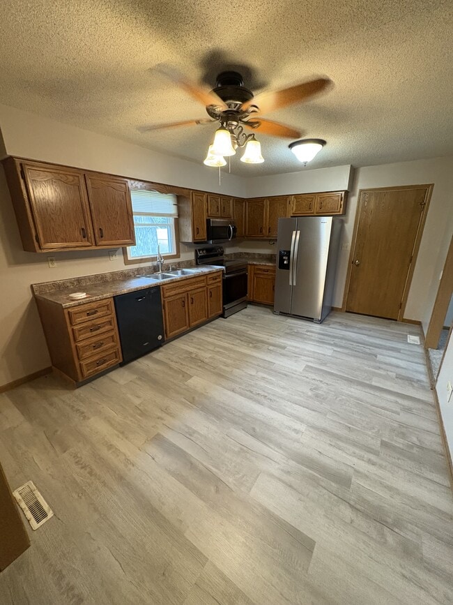 Photo - 402 Rolling Green Dr