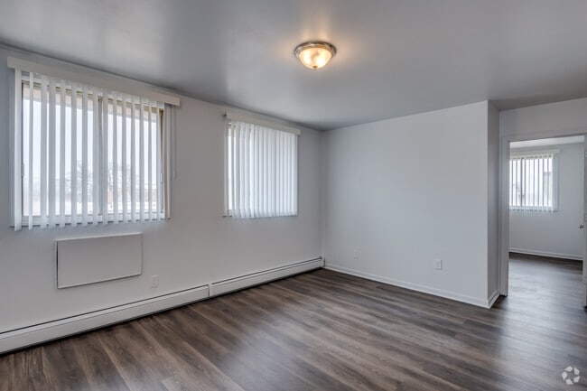 2 BR, 1 BA - 850SF