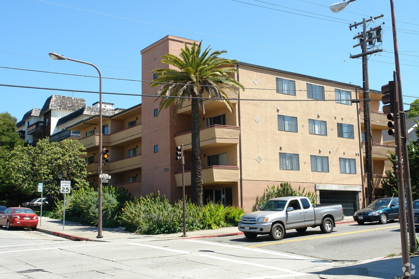 The North Berkeley Oxford Street Apartments - The North Berkeley Oxford Street Apartments