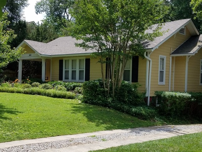 Vista del vecino - 3613 Meadowbrook Ave