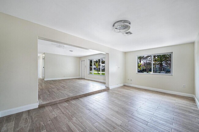 Photo - 2611 NE 16th St