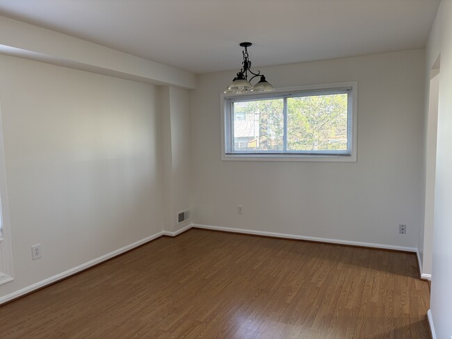 Photo - 8903 Victoria Rd