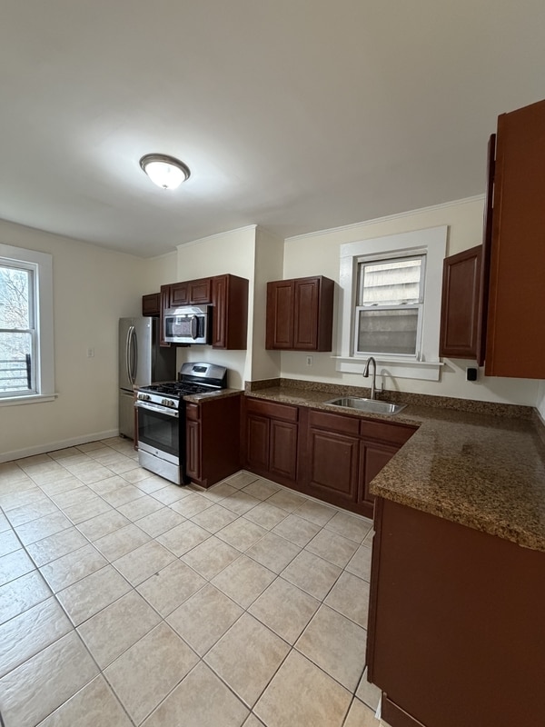 Building Photo - 58 S 13th St Unit Apt 2