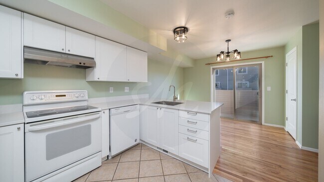 Photo - Cute Updated Townhome Near the Powers Corr...