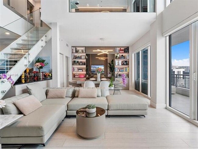 Building Photo - 60 SW 13th St Unit 60 SW 13th St  4406