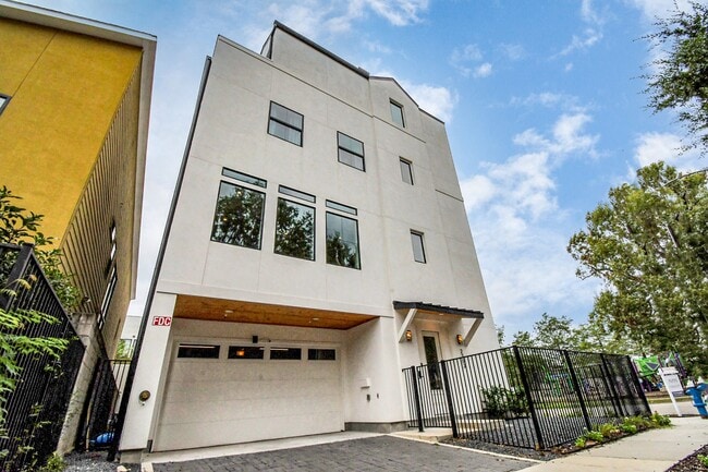 Photo - 2303 Yupon St