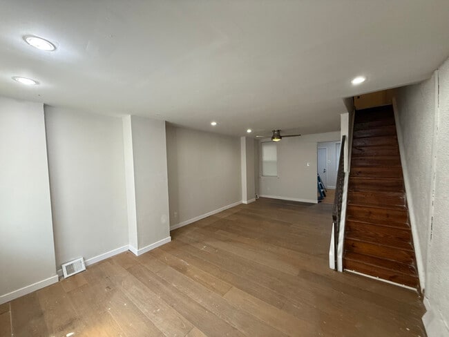 Photo - 2619 Gerritt St