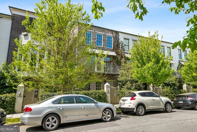 Photo - 683 Fraser St SE