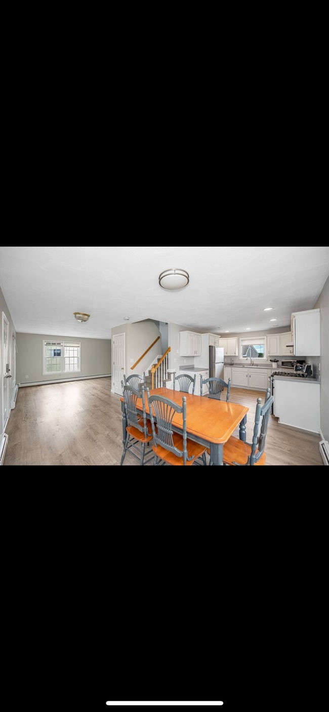 Photo - 561 North End Blvd