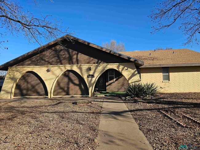 Building Photo - 1600 Arcineiga Dr