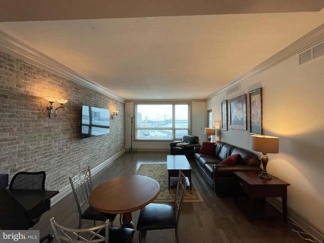 Building Photo - 717 S Christopher Columbus Blvd Unit 903