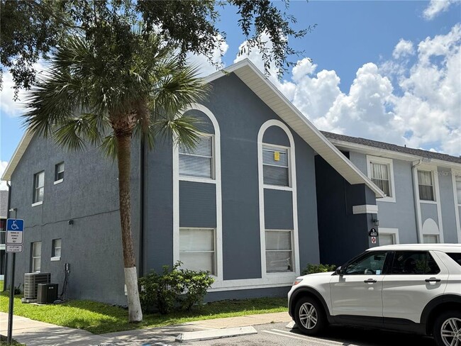 Building Photo - 4160 Pershing Pointe Pl Unit 3