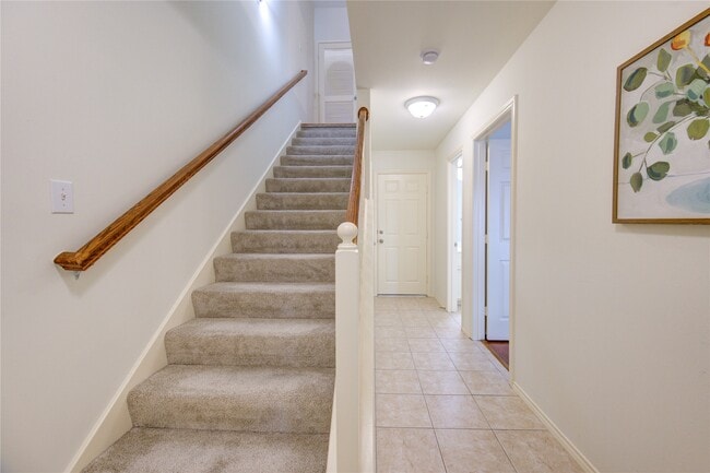 Building Photo - 830 W Heights Hollow Ln Rental