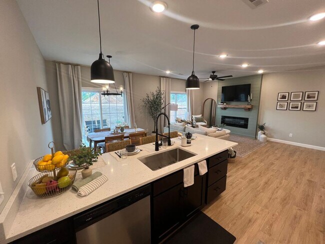 Photo - 7717-MF2-E4 Unit A