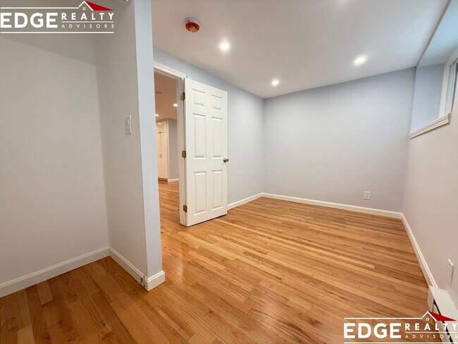Building Photo - 39 Englewood Ave Unit 6 Rental