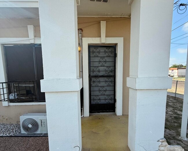 Building Photo - 3315 San Agustin Ave Unit 1