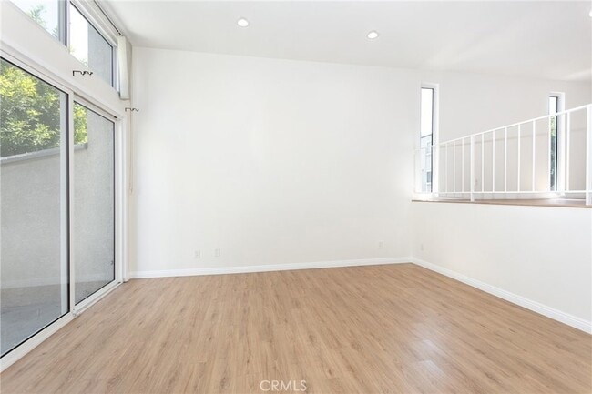 Photo - 21901 Lassen St