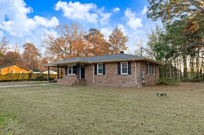 Photo - MOVE-IN READY! 3 BR, 1 BA Brick Ranch *EXCELLENT Wayne Mem. Drive Location!*