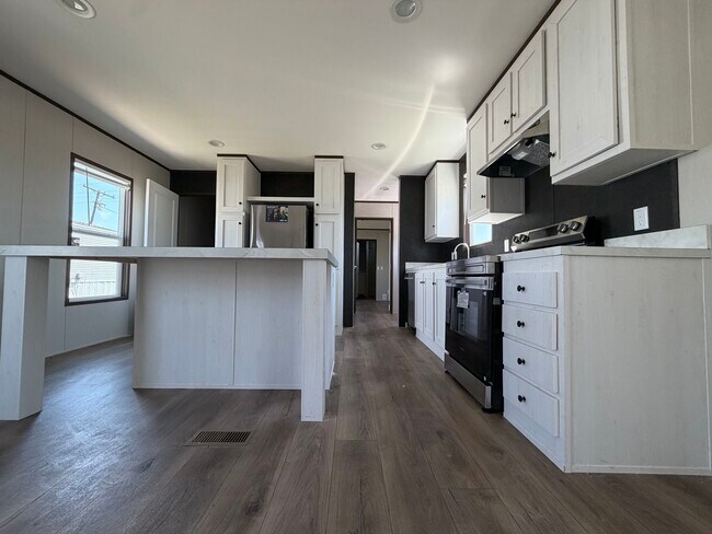 709 N Collins Fwy