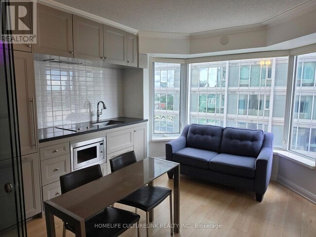 Photo - 155 Yorkville Ave Unité 2010