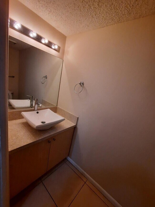 Photo - 1440 N Lawnwood Cir