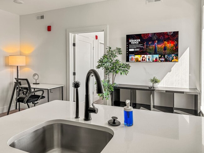 Photo - 2400 E Huntingdon St Unit ID1075555P