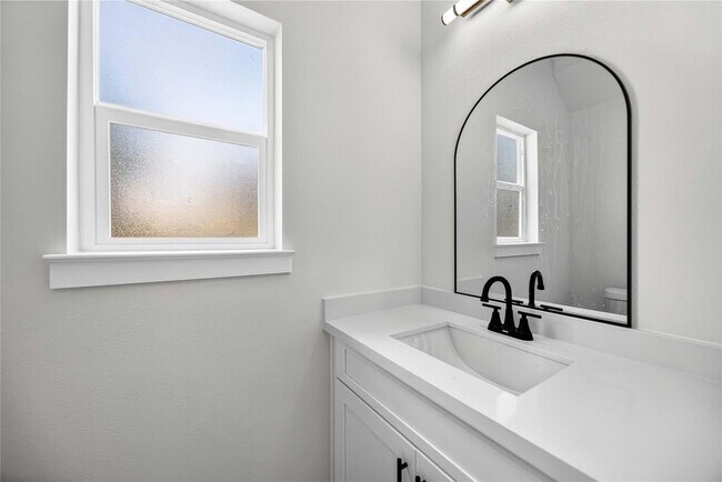 Photo - 4357 Elmwood St Unidad B