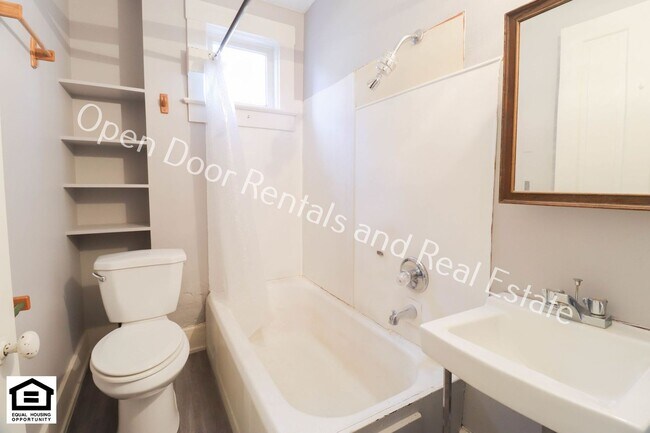 Photo - 109 S State St Unidad 5