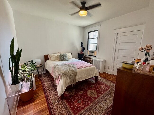 216 #302 bedroom - President Adams Building