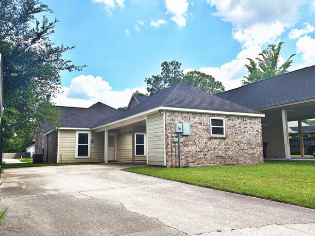 Photo - 1741 Twisted Oak Ln