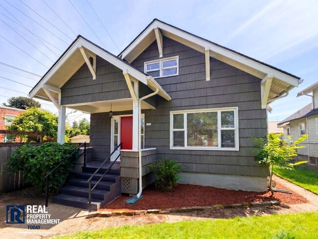 Building Photo - Classic Tacoma Craftsman | Fenced Yard, Garage & Pet Friendly