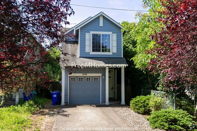 Building Photo - Adorable Three Bedroom Home In SE Portland...