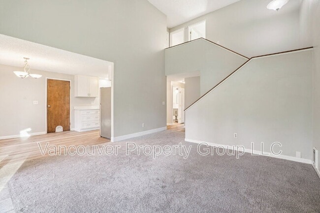 Photo - 810 NE Pinebrook Ave