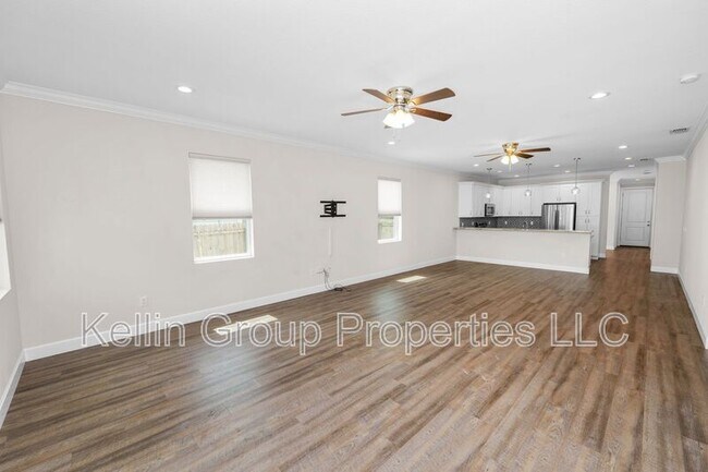 Photo - 3725 57th Ave N