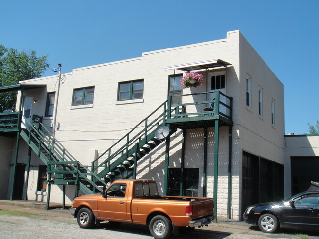 Building Photo - 209-211 Scammel St Unit 2 Rental