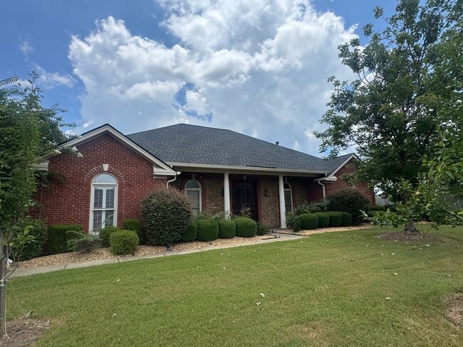 Building Photo - Towne Lake Home