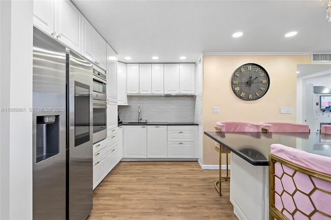 Photo - 600 Three Islands Boulevard Unidad 604