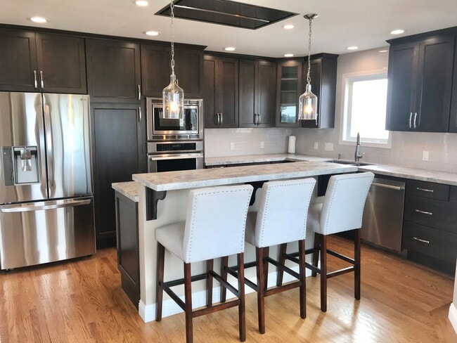 Photo - Modern 3BR+Den / 2BA Home W/Indoor & Outdoor Living, Views – PROGRESSIVE