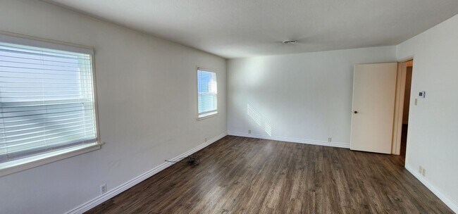 Photo - 804-808 H Ave. Unidad 808