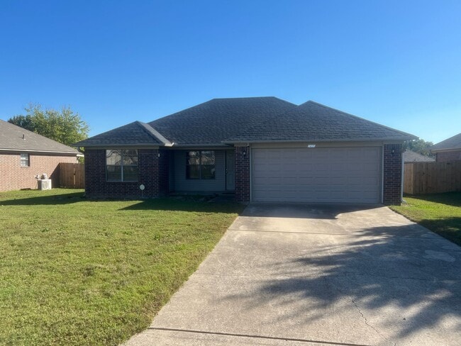 Building Photo - 3 Bed 2 Bath Home