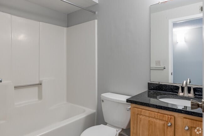 2HAB,1BA - 975&nbsp;ft² - St. Clair Woods Apartments