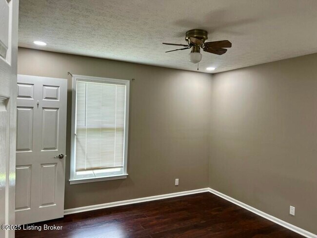 Photo - 4901 Hunters Point Cir