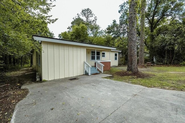 Building Photo - 799 S Pat Thomas Pkwy Rental